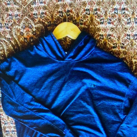RVCA Women’s Pullover Hoodie size Small - Picture 1 of 1